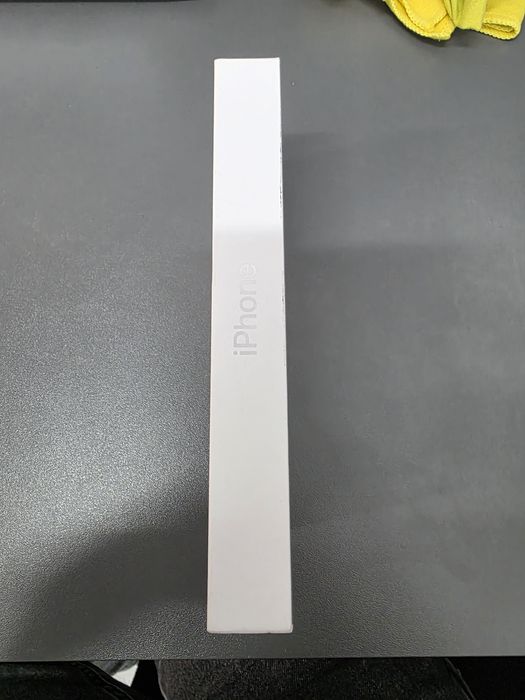 iPhone Air 256GB Cloud White (MG2M4)