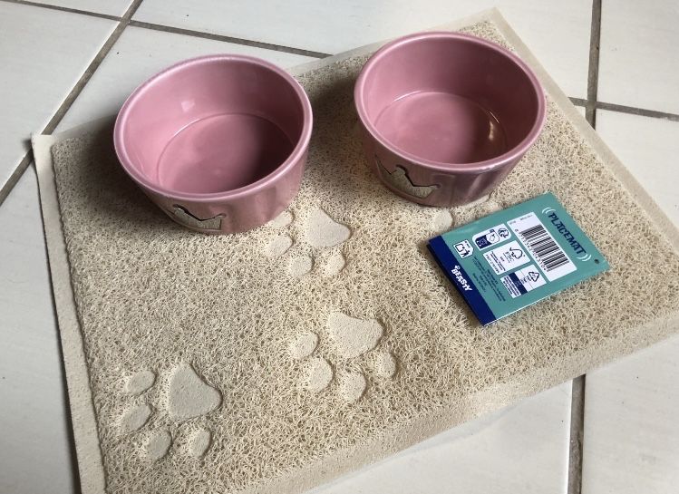 Dwie miseczki +mata dla kota