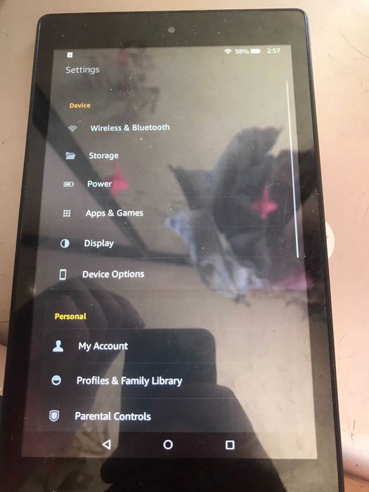 планшет AMAZON G090 MJ05 7296 0D9C С прорезиненным чехлом.