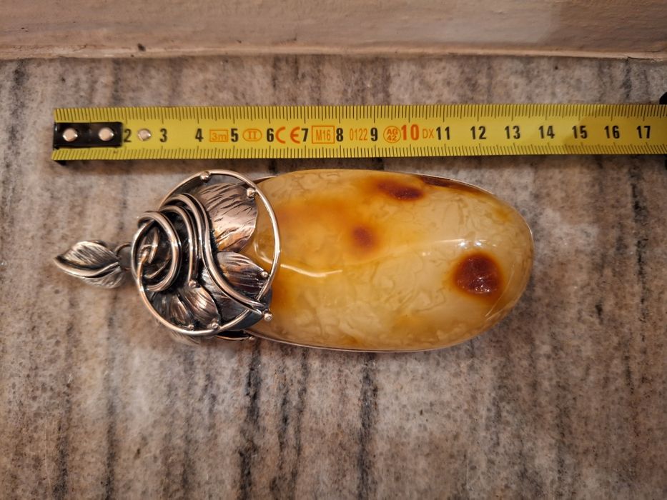 Wisior gigant bursztyn w srebrnej artystycznej oprawie