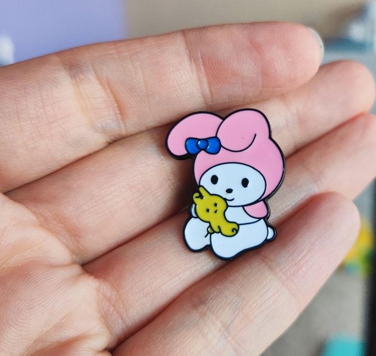 My Melody - metalowa przypinka pin broszka.
