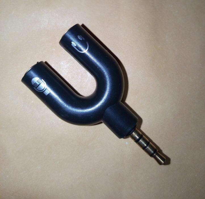 Аудіоадаптер 3.5 мм для навушників і мікрофона

Аудіоадаптер 2-в-1 з р