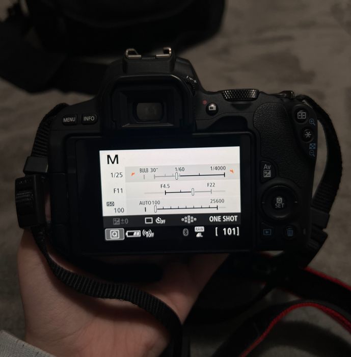 Pack Canon EOS 200D + microfone + objetiva 18-55mm e objetiva 75-300mm