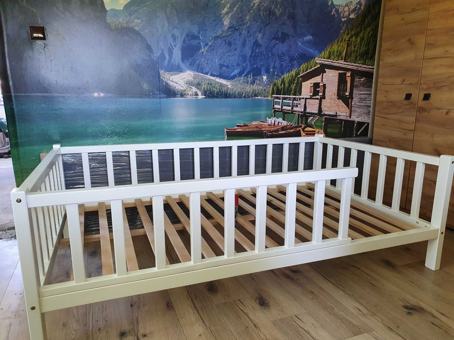 Łóżko  Drewniane Domek z balaskami