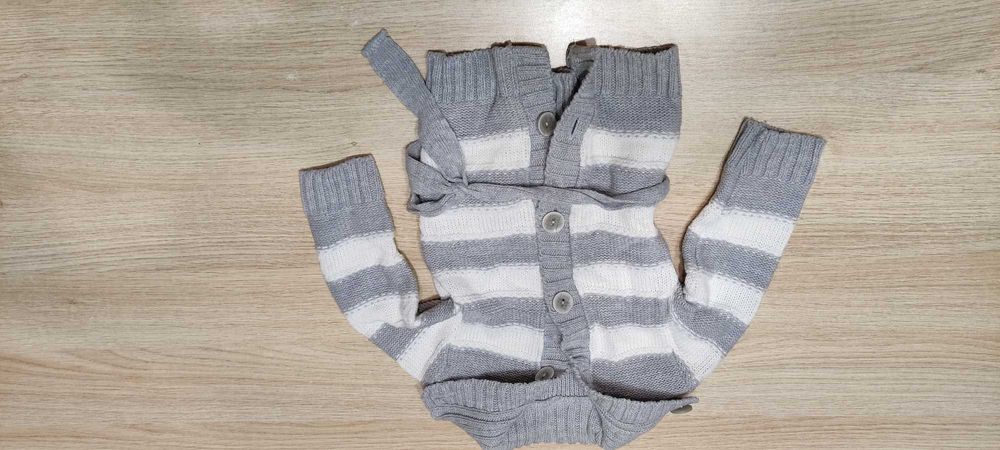 sweter na guziczki