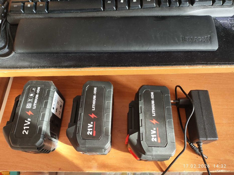 Akumulatory Baterie Makita Gisam 3 szt + ładowarka