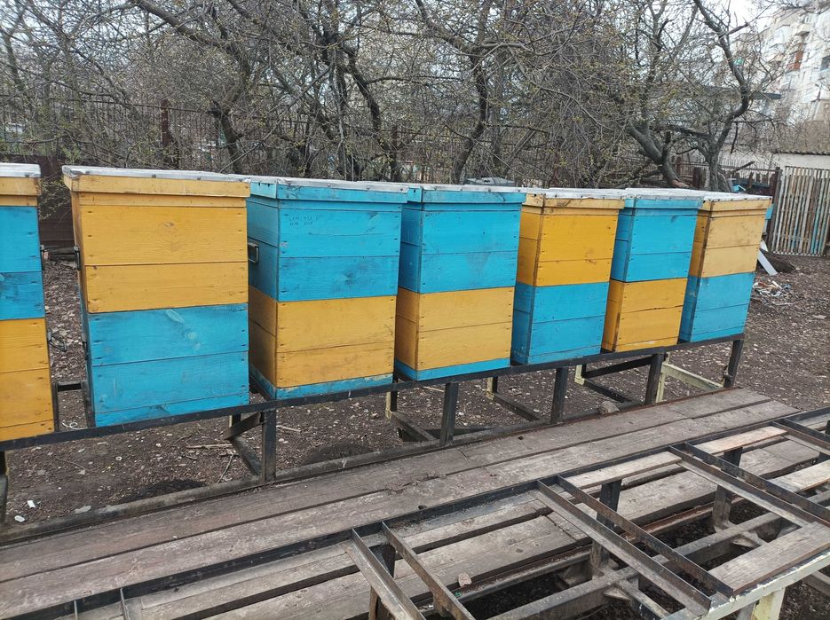 Продам прицеп для пчел двухосный  5м.