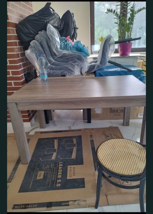 Piękny szary stół