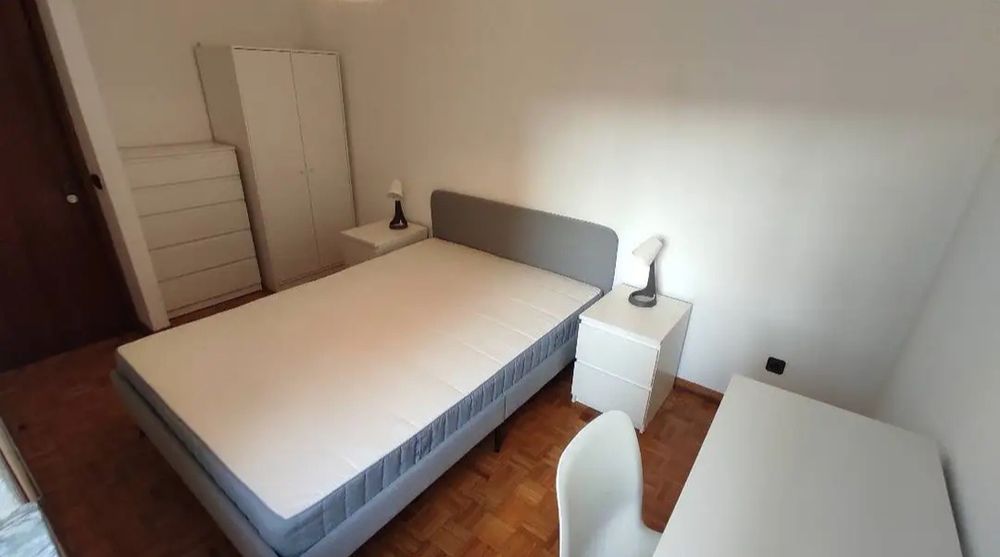 Quarto mobilado para arrendar