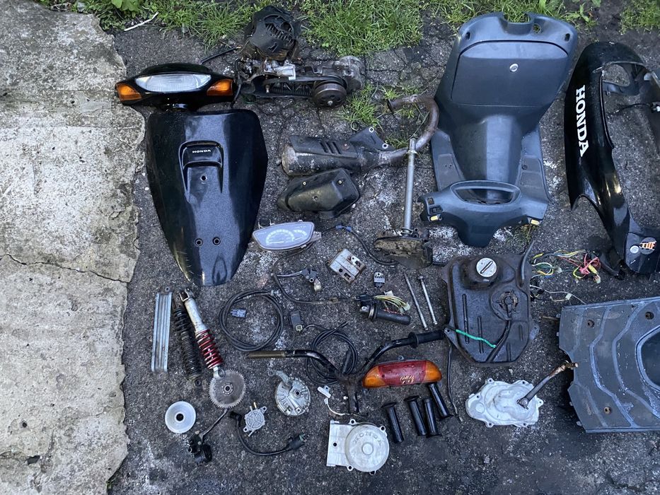 Розборка. Запчастини. Скутер. Пластик Honda. Tact. 30/31