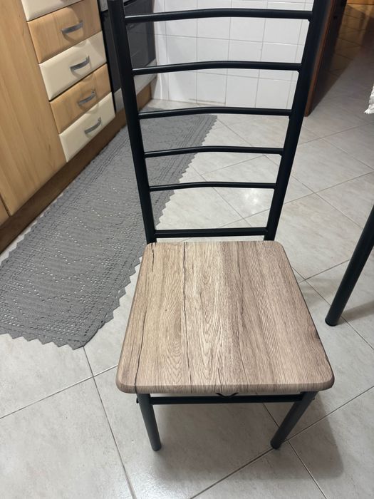 Mesa de cozinha com 4 cadeiras