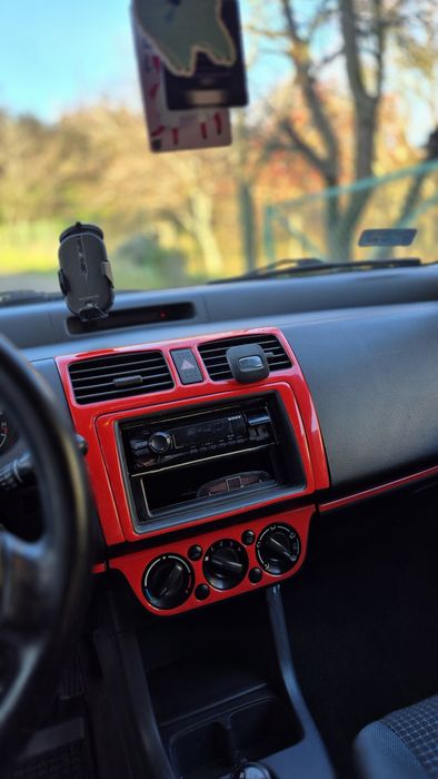 Suzuki Swift III 1.3  68 kW  2005