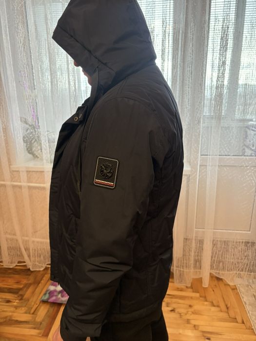 Продам осеннюю ветровку
