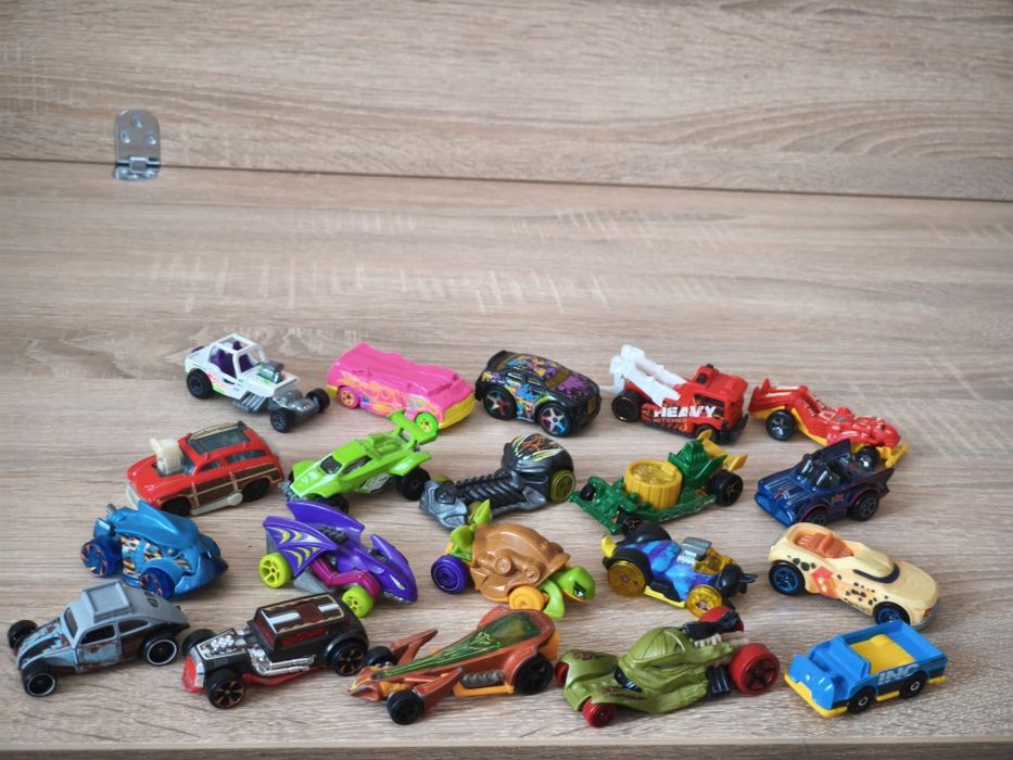 Машинки hot wheels