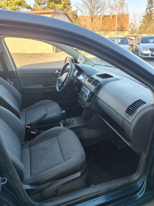 Volkswagen polo 1,2 benzyna 5 d 2004 r
