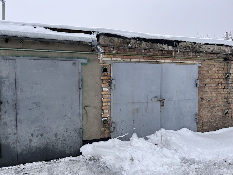 Гараж з погребом і смотровою ямою,поштукатурений з вентиляцією