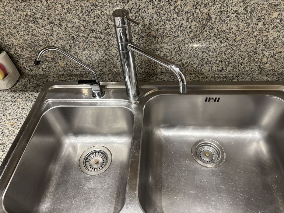 Lava-loiça com torneira