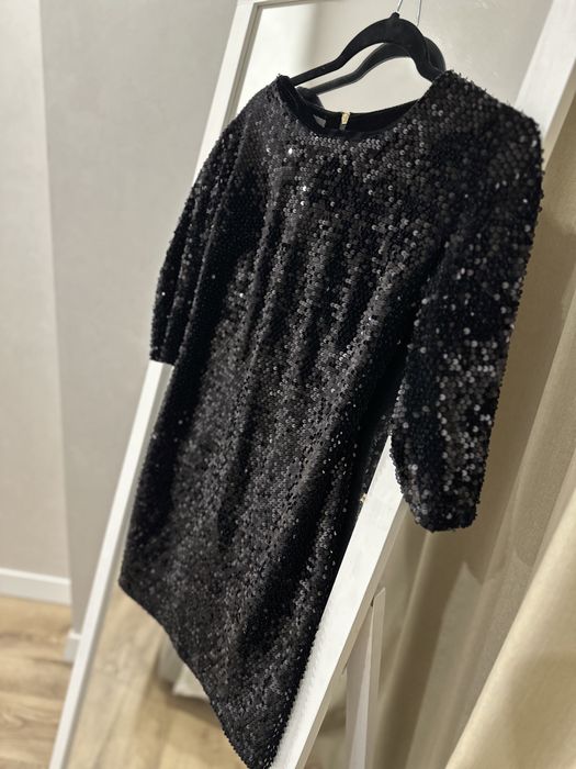 Новорічна жіноча сукня з паєтками