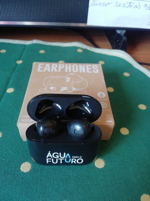 Item 20295 Earphones Auriculares Novos.