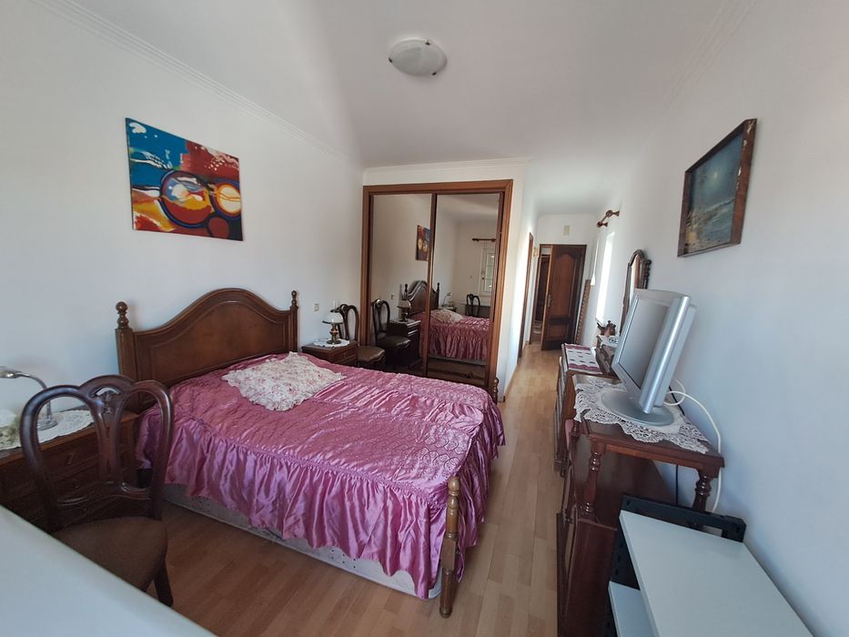 Quarto 30m2 Parede e Carcavelos, com casa de banho privativa
