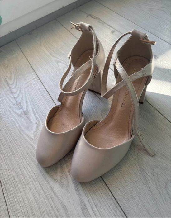 Skórzane buty na obcasie ślubne