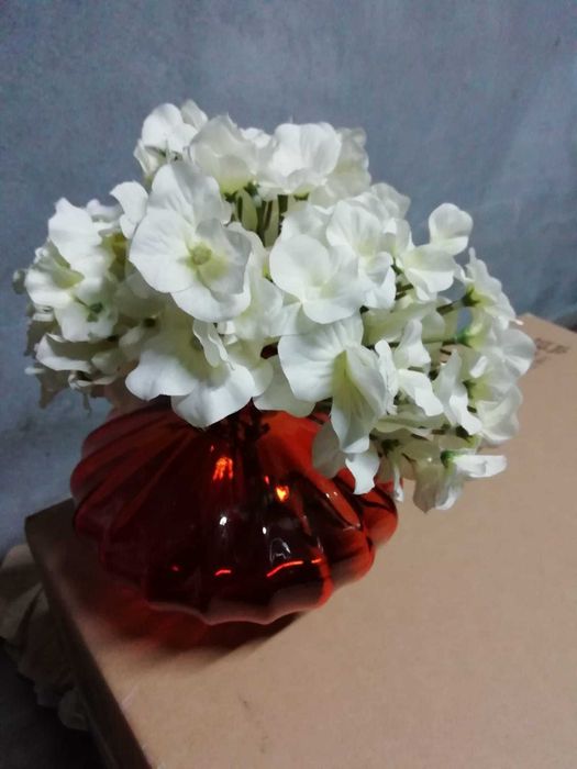 Jarra vermelha decorativa