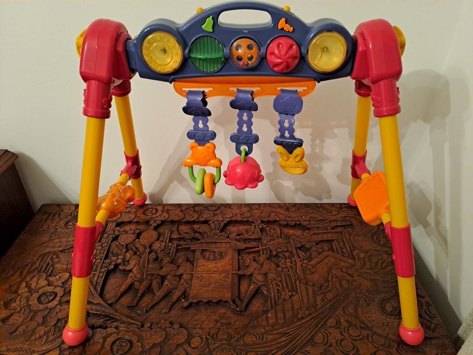 Pirâmide Centro de Atividades bebé