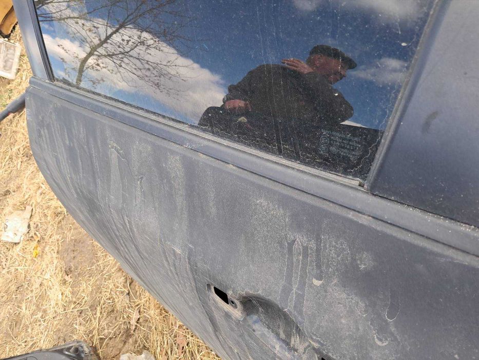 Задня ліва дверка двері дверь двери Мазда 3 БК хетчбек чорний колір