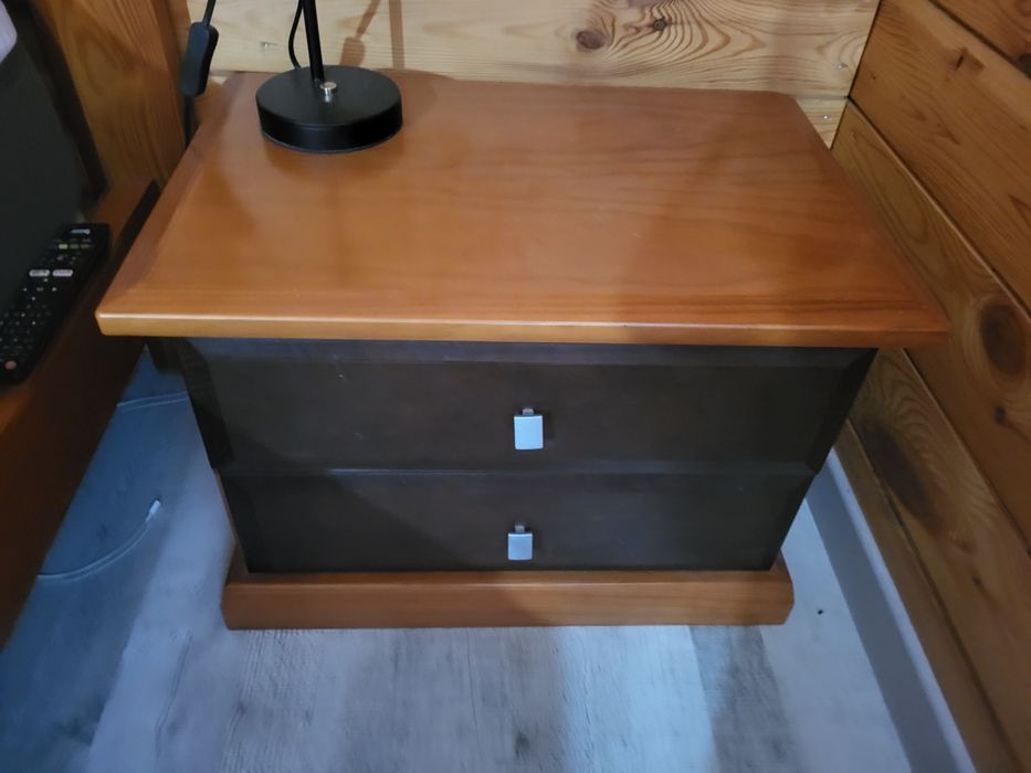 Conjunto de Quarto (Cama Casal + Mesas de Cabeceira + Cómoda)