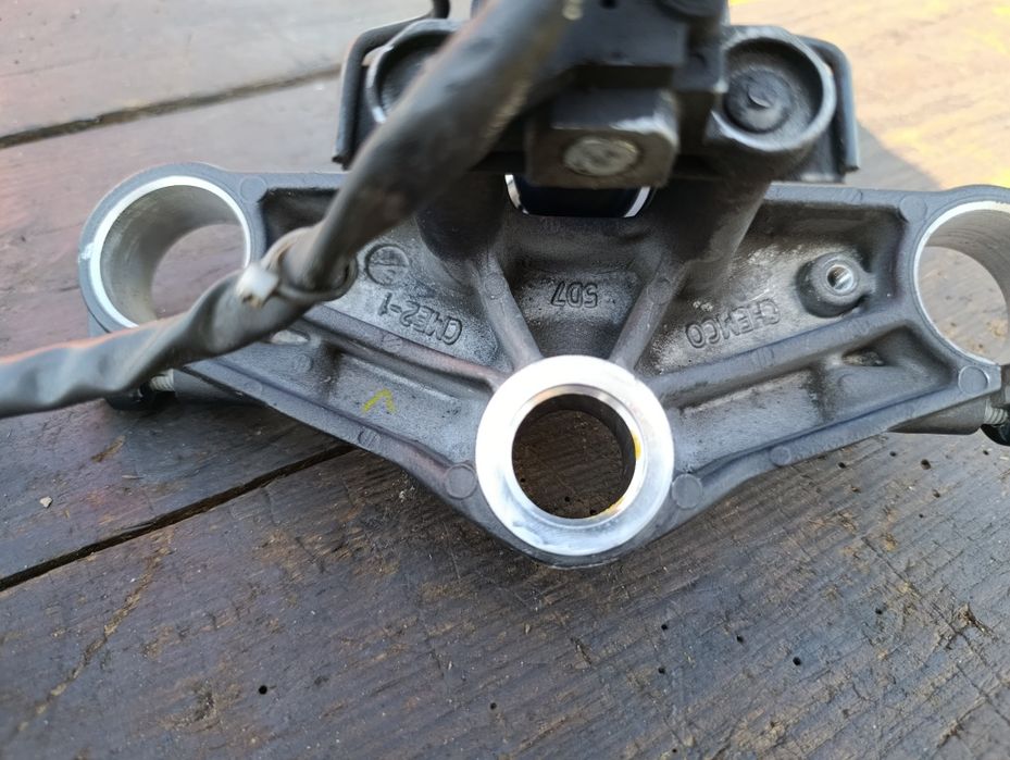Zestaw startowy Yamaha YZF 125 r 08 - 14 stacyjka korek paliwa półka