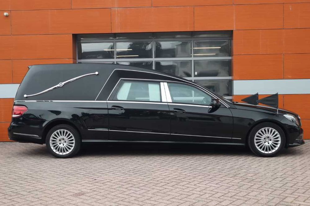 Mercedes-Benz E 200 катафалк