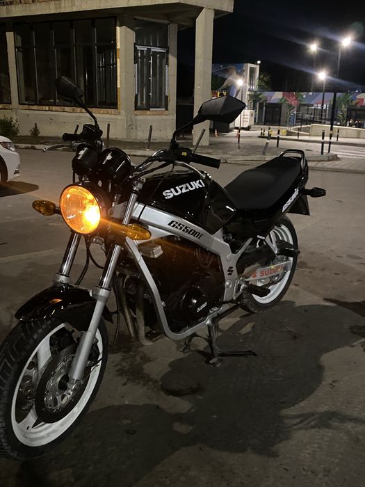 Suzuki gs500e.