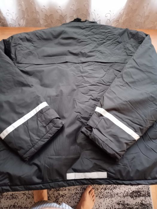 Куртка теплая непромокающая.