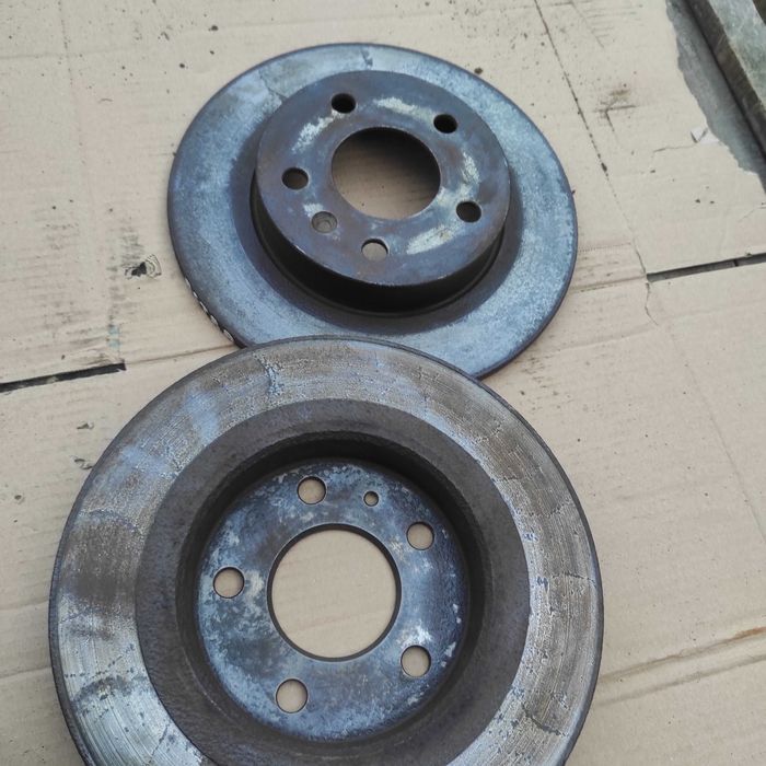 Tracze tył Opel Astra G 5 Śrub Komplet