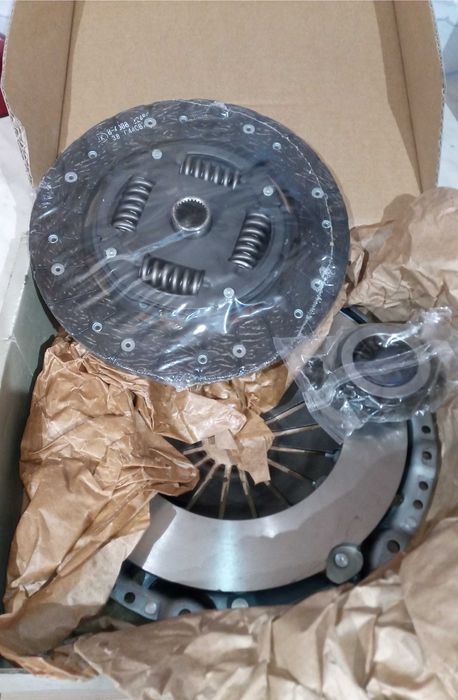 Zestaw sprzęgła nowy  komplet HART 337 912 Volkswagen Transporter T4