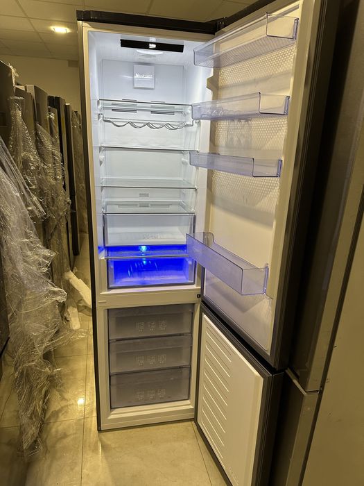 Холодильник 2 метра графіт No Frost  Beko gt2647