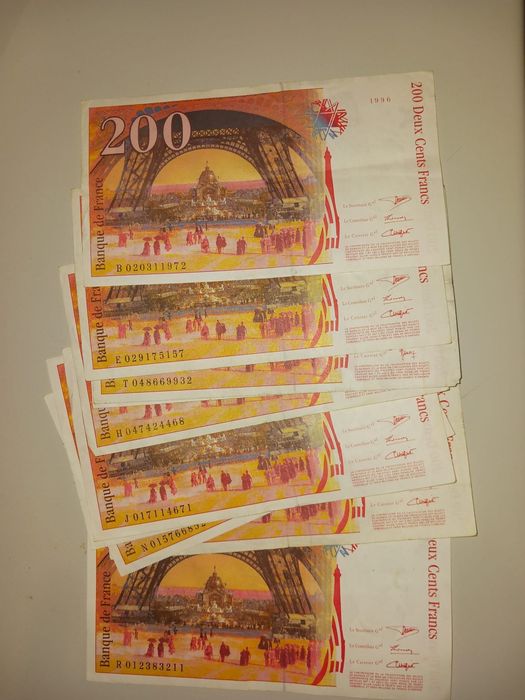 lote de notas de 200 francos de Gustave Eiffiel em muito bom estado