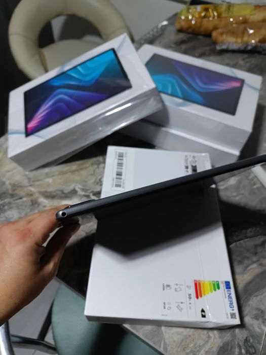 Планшет 10 дюймів