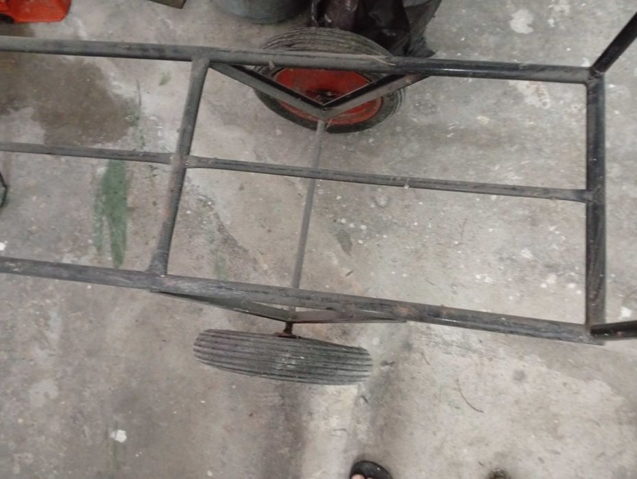 Carro de mão em ferro
