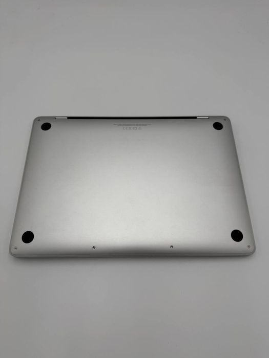 MacBook Pro 13 M2 24/256Gb Silver 15 циклів A-