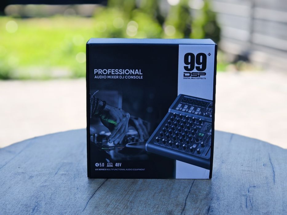 Профессиональный микшер серии 8UX с 99 цифровыми эффектами DSP