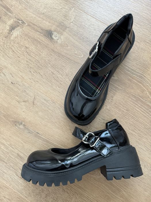 Туфлі лакові р.36-36,5