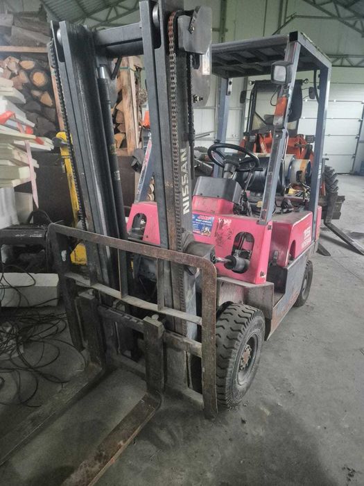 sprzedam wózek widłowy nissan