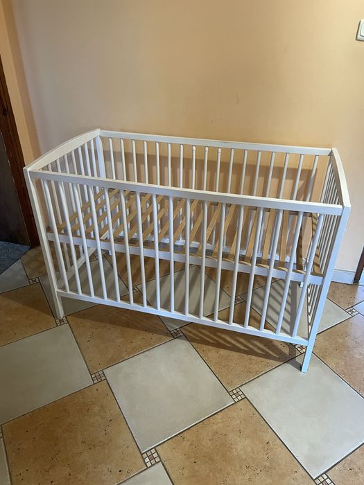 Łóżeczko dzieciece białe