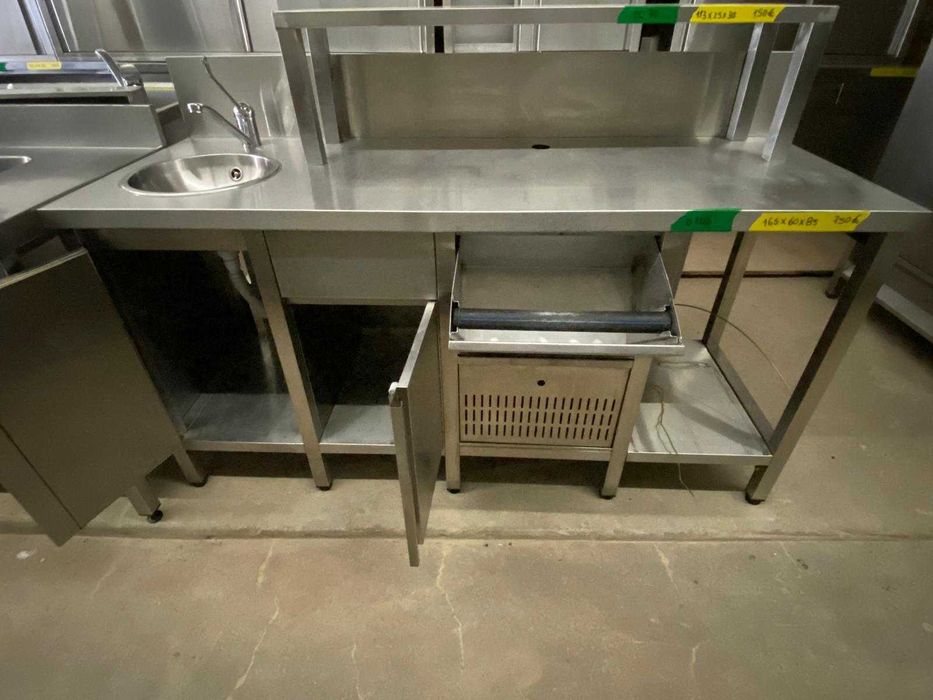 Bancada em inox com cuba pequena esquerda e bate borras