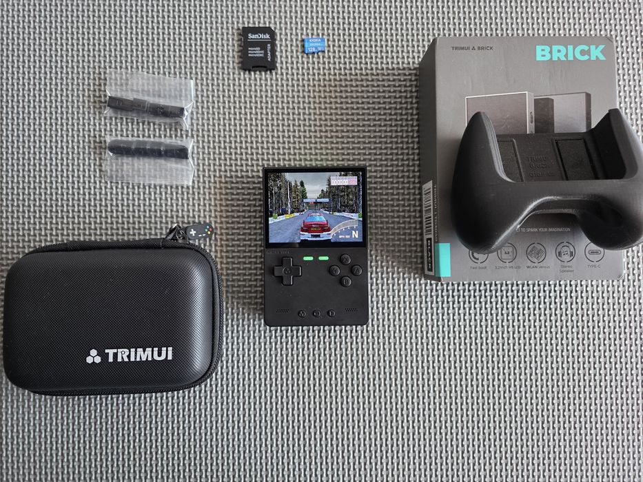 TrimUI Brick + case 3D + 2x microSD (SanDisk Extreme 128 Gb) stan idealny
