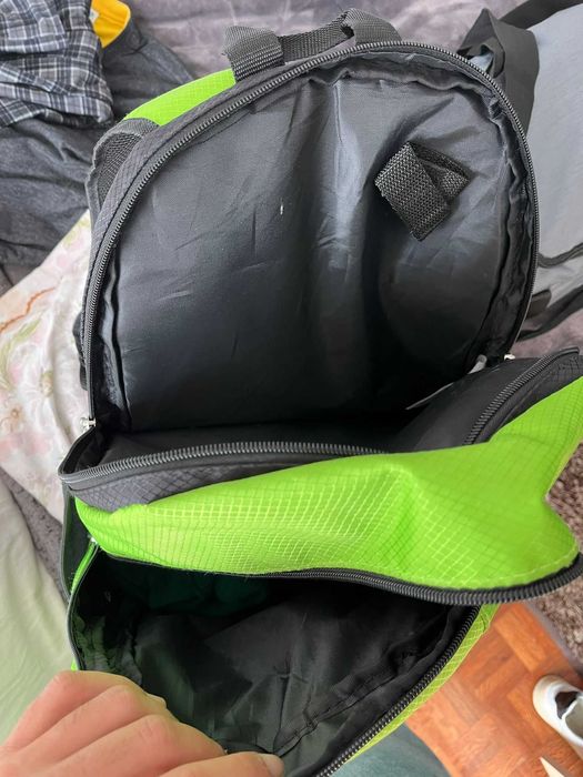 Mochila Bullpadel Verde Padel com bolso para computador