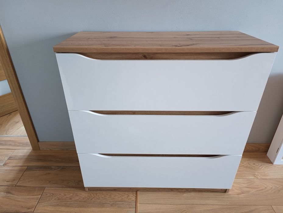 Komoda Nuis 90 cm z 3 szufladami dąb wotan/biały połysk