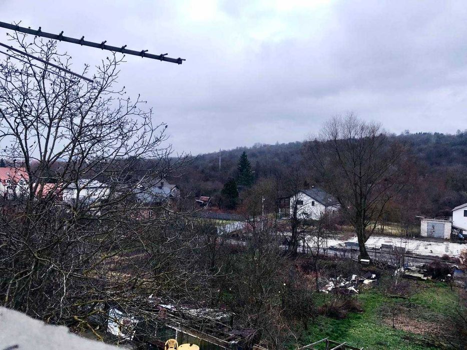 Продаж будинку і земельної ділянки