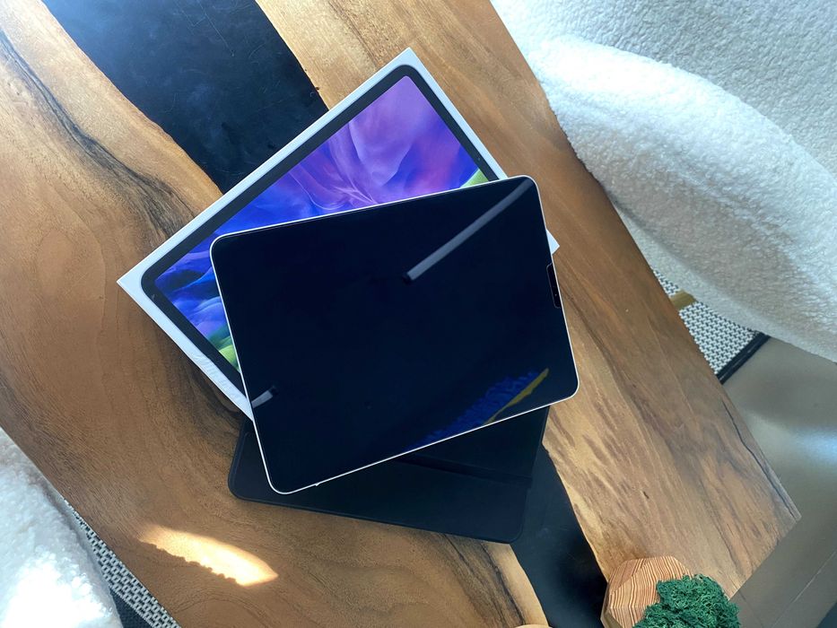 Планшет Apple iPad Pro 11 2020 Wi-Fi + LTE 256GB Silver (MXEX2, MXE52)